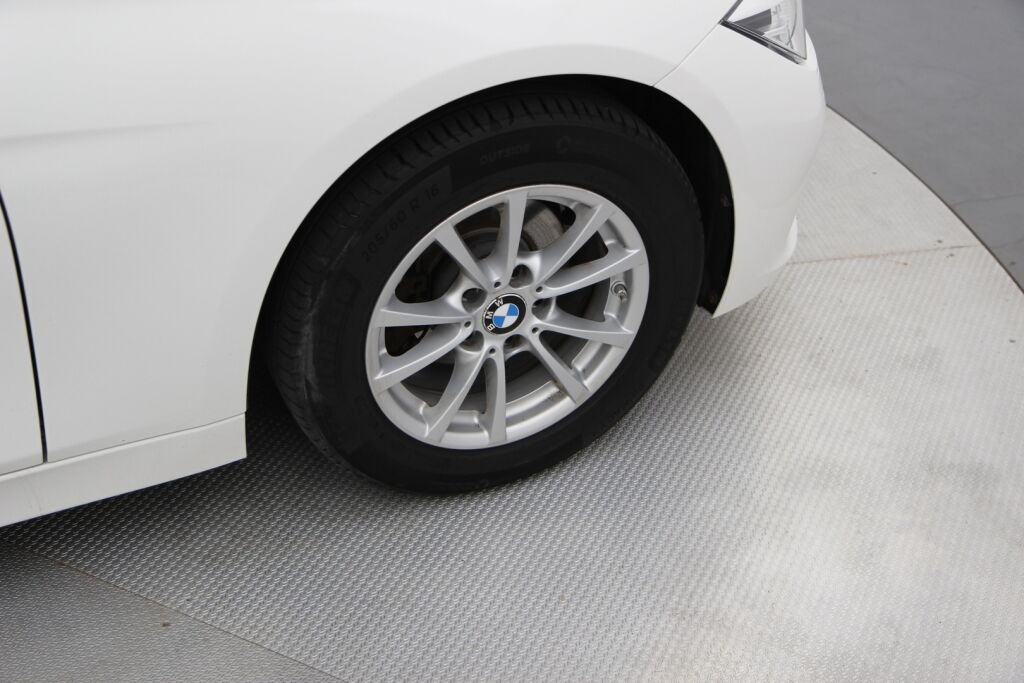BMW 318 2017 F30 Sedan 318i Business Exclusive Edition / Nahat / Suomiauto / M-Sport ratti / Tutkat