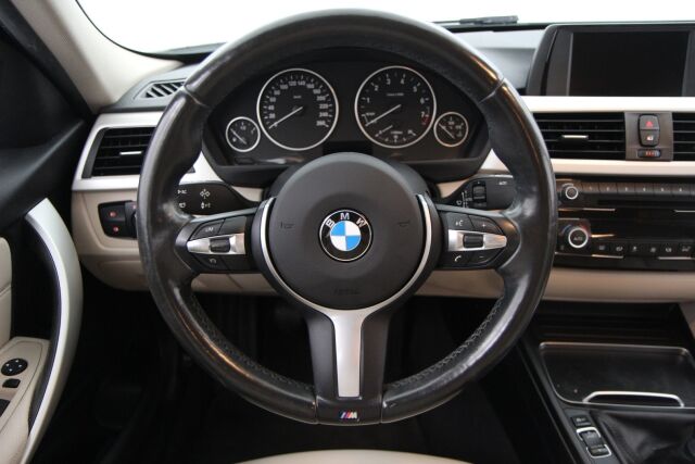 BMW 318 2017 F30 Sedan 318i Business Exclusive Edition / Nahat / Suomiauto / M-Sport ratti / Tutkat