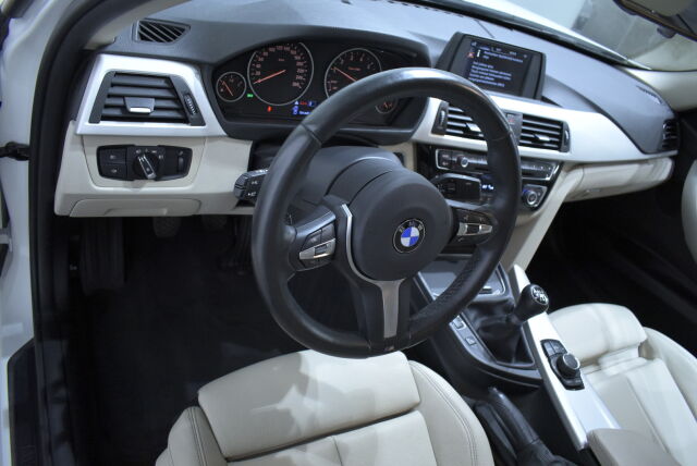 BMW 318 2017 F30 Sedan 318i Business Exclusive Edition / Nahat / Suomiauto / M-Sport ratti / Tutkat