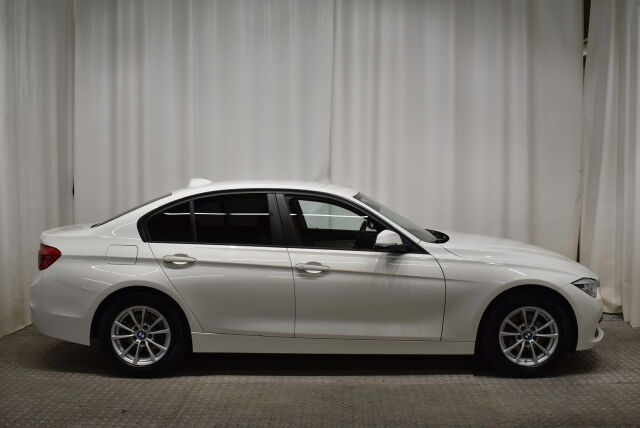BMW 318 2017 F30 Sedan 318i Business Exclusive Edition / Nahat / Suomiauto / M-Sport ratti / Tutkat