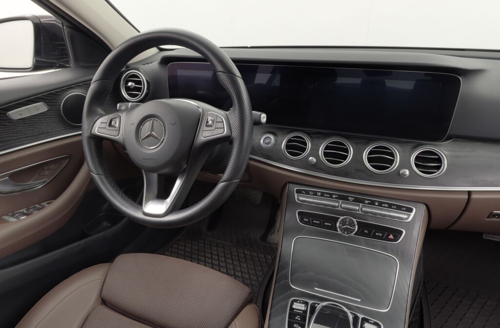 Mercedes-Benz E 2018 350 e A Premium Business / Merkkipakka / Huollettu 5/25 / Adapt.Vakkari / Suomiauto / Lohko+Sp / Navi / P.Kamera /