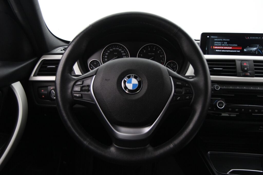 BMW 330 2018 F30 Sedan 330e A Business Exclusive / 1-om. Suomiauto / Sporttinahat / Prof. Navi / Tutkat / Kaukovaloavustin