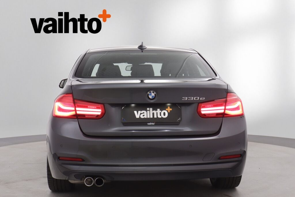BMW 330 2018 F30 Sedan 330e A Business Exclusive / 1-om. Suomiauto / Sporttinahat / Prof. Navi / Tutkat / Kaukovaloavustin