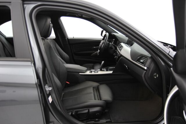 BMW 330 2018 F30 Sedan 330e A Business Exclusive / 1-om. Suomiauto / Sporttinahat / Prof. Navi / Tutkat / Kaukovaloavustin