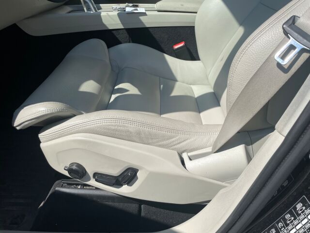 Volvo XC60 2018 T8 AWD Inscription aut / Panoraama/Koukku/Webasto