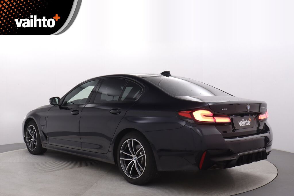 BMW 545 2021 G30 Sedan 545e xDrive A Charged Edition M Sport /  HPS / Adaptiivinen vakkari / 360 / HIFI / Nahat / HUD - RAHOITUS TÄHÄN AUTOON VAIN 3.99% - 