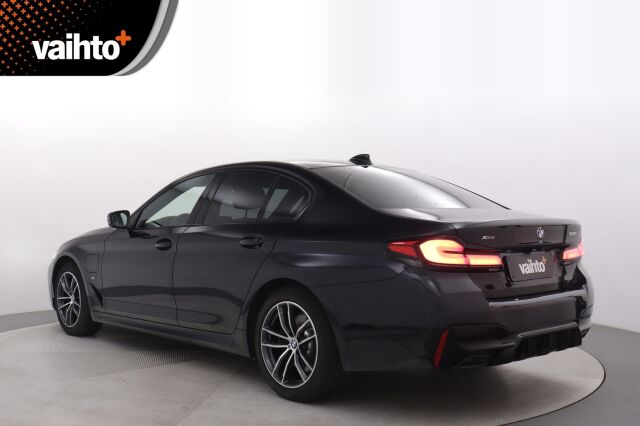BMW 545 2021 G30 Sedan 545e xDrive A Charged Edition M Sport /  HPS / Adaptiivinen vakkari / 360 / HIFI / Nahat / HUD - RAHOITUS TÄHÄN AUTOON VAIN 3.99% - 
