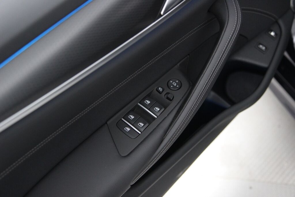 BMW 545 2021 G30 Sedan 545e xDrive A Charged Edition M Sport /  HPS / Adaptiivinen vakkari / 360 / HIFI / Nahat / HUD - RAHOITUS TÄHÄN AUTOON VAIN 3.99% - 