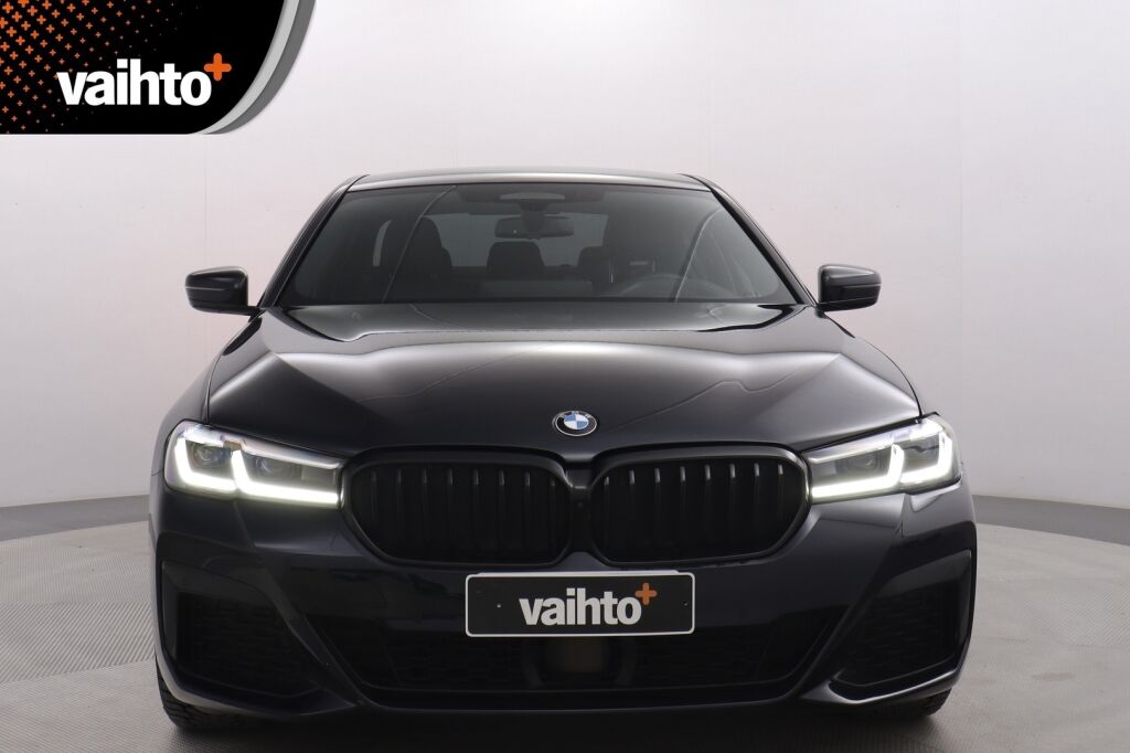 BMW 545 2021 G30 Sedan 545e xDrive A Charged Edition M Sport /  HPS / Adaptiivinen vakkari / 360 / HIFI / Nahat / HUD - RAHOITUS TÄHÄN AUTOON VAIN 3.99% - 