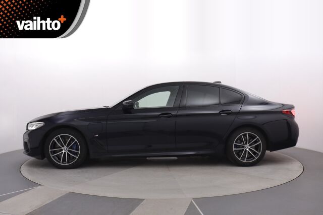 BMW 545 2021 G30 Sedan 545e xDrive A Charged Edition M Sport /  HPS / Adaptiivinen vakkari / 360 / HIFI / Nahat / HUD - RAHOITUS TÄHÄN AUTOON VAIN 3.99% - 