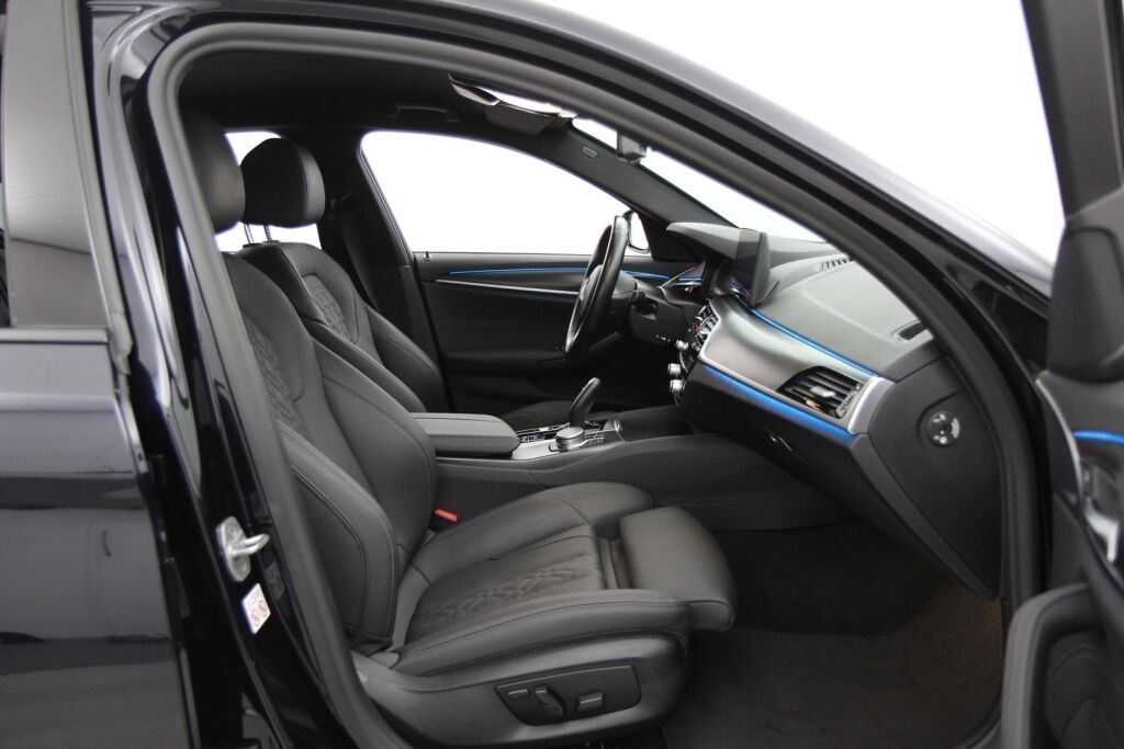 BMW 545 2021 G30 Sedan 545e xDrive A Charged Edition M Sport /  HPS / Adaptiivinen vakkari / 360 / HIFI / Nahat / HUD - RAHOITUS TÄHÄN AUTOON VAIN 3.99% - 