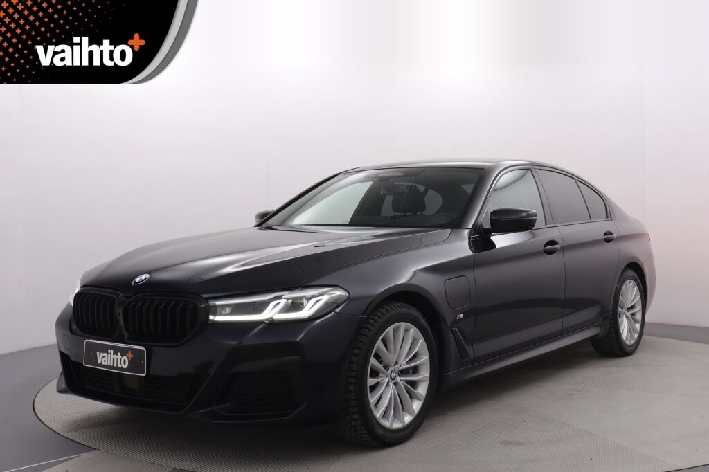 BMW 545 2021 G30 Sedan 545e xDrive A Charged Edition M Sport /  HPS / Adaptiivinen vakkari / 360 / HIFI / Nahat / HUD - RAHOITUS TÄHÄN AUTOON VAIN 3.99% - 