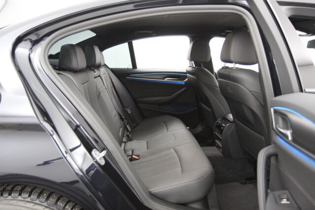 BMW 545 2021 G30 Sedan 545e xDrive A Charged Edition M Sport /  HPS / Adaptiivinen vakkari / 360 / HIFI / Nahat / HUD - RAHOITUS TÄHÄN AUTOON VAIN 3.99% - 