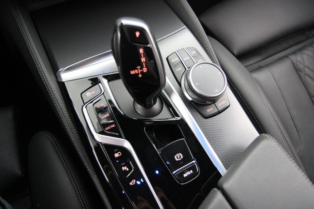BMW 545 2021 G30 Sedan 545e xDrive A Charged Edition M Sport /  HPS / Adaptiivinen vakkari / 360 / HIFI / Nahat / HUD - RAHOITUS TÄHÄN AUTOON VAIN 3.99% - 