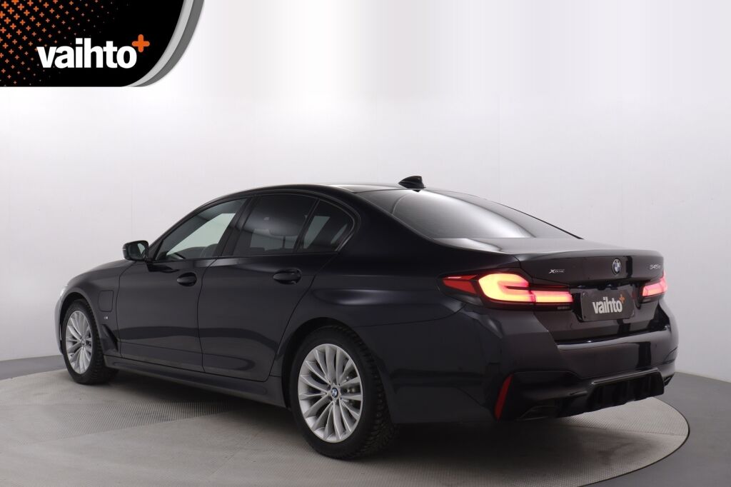 BMW 545 2021 G30 Sedan 545e xDrive A Charged Edition M Sport /  HPS / Adaptiivinen vakkari / 360 / HIFI / Nahat / HUD - RAHOITUS TÄHÄN AUTOON VAIN 3.99% - 