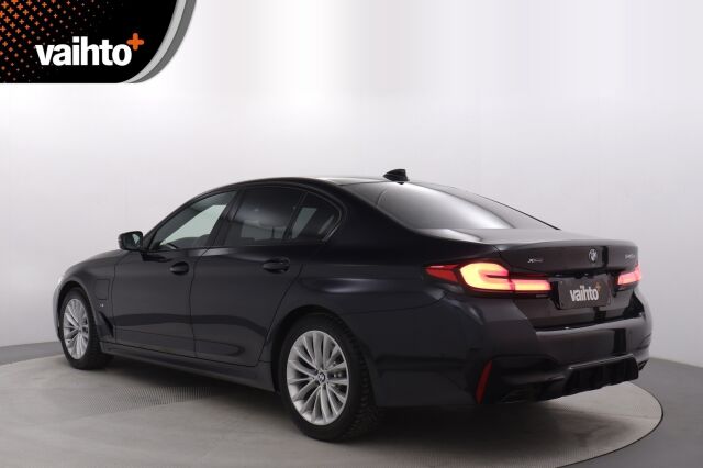 BMW 545 2021 G30 Sedan 545e xDrive A Charged Edition M Sport /  HPS / Adaptiivinen vakkari / 360 / HIFI / Nahat / HUD - RAHOITUS TÄHÄN AUTOON VAIN 3.99% - 
