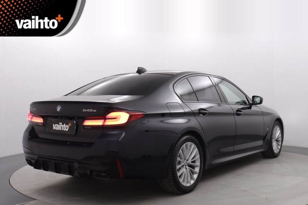 BMW 545 2021 G30 Sedan 545e xDrive A Charged Edition M Sport /  HPS / Adaptiivinen vakkari / 360 / HIFI / Nahat / HUD - RAHOITUS TÄHÄN AUTOON VAIN 3.99% - 