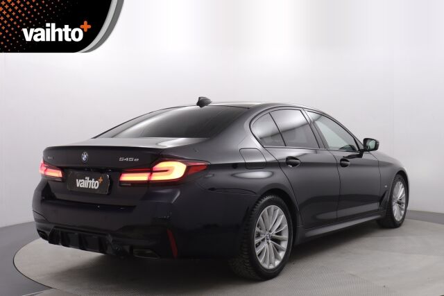 BMW 545 2021 G30 Sedan 545e xDrive A Charged Edition M Sport /  HPS / Adaptiivinen vakkari / 360 / HIFI / Nahat / HUD - RAHOITUS TÄHÄN AUTOON VAIN 3.99% - 