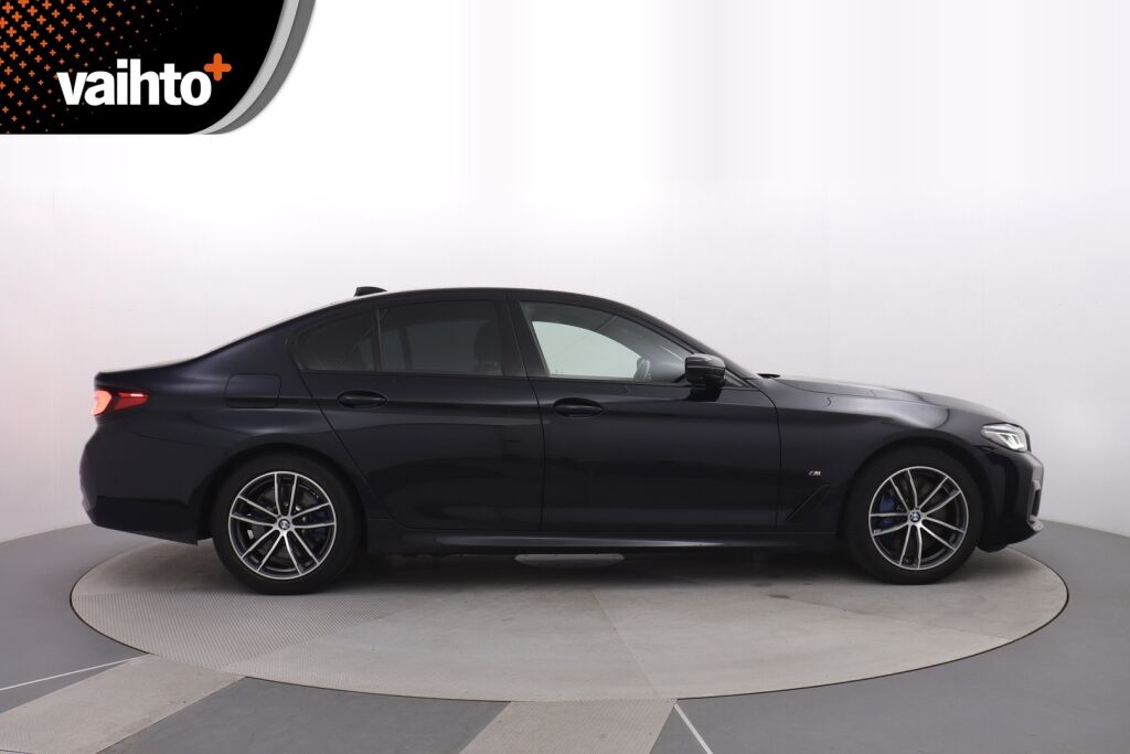 BMW 545 2021 G30 Sedan 545e xDrive A Charged Edition M Sport /  HPS / Adaptiivinen vakkari / 360 / HIFI / Nahat / HUD - RAHOITUS TÄHÄN AUTOON VAIN 3.99% - 