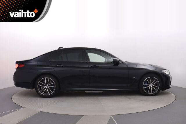 BMW 545 2021 G30 Sedan 545e xDrive A Charged Edition M Sport /  HPS / Adaptiivinen vakkari / 360 / HIFI / Nahat / HUD - RAHOITUS TÄHÄN AUTOON VAIN 3.99% - 
