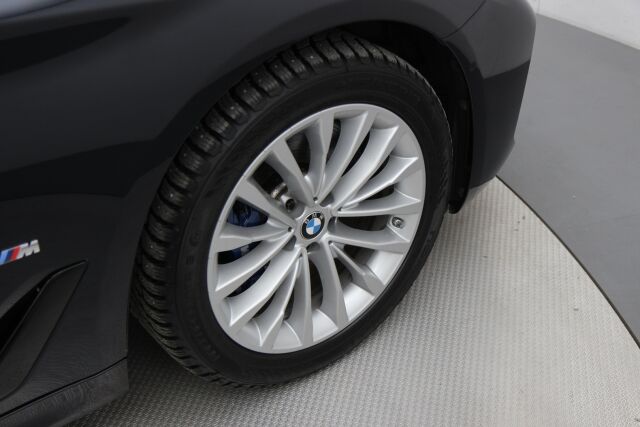 BMW 545 2021 G30 Sedan 545e xDrive A Charged Edition M Sport /  HPS / Adaptiivinen vakkari / 360 / HIFI / Nahat / HUD - RAHOITUS TÄHÄN AUTOON VAIN 3.99% - 
