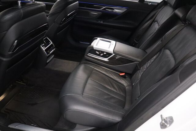 BMW 745 2020 G12 Sedan 745Le A xDrive / Super varusteet! M-Sport / Adap.vakkari / Panorama / HUD / 360°kamera / H&K / Ilmas.penkit / - RAHOITUS TÄHÄN AUTOON VAIN 3.99% - 