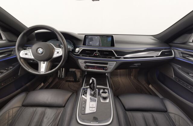 BMW 745 2020 G12 Sedan 745Le A xDrive / Super varusteet! M-Sport / Adap.vakkari / Panorama / HUD / 360°kamera / H&K / Ilmas.penkit / - RAHOITUS TÄHÄN AUTOON VAIN 3.99% - 