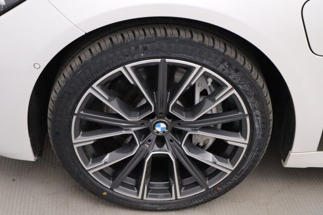 BMW 745 2020 G12 Sedan 745Le A xDrive / Super varusteet! M-Sport / Adap.vakkari / Panorama / HUD / 360°kamera / H&K / Ilmas.penkit / - RAHOITUS TÄHÄN AUTOON VAIN 3.99% - 