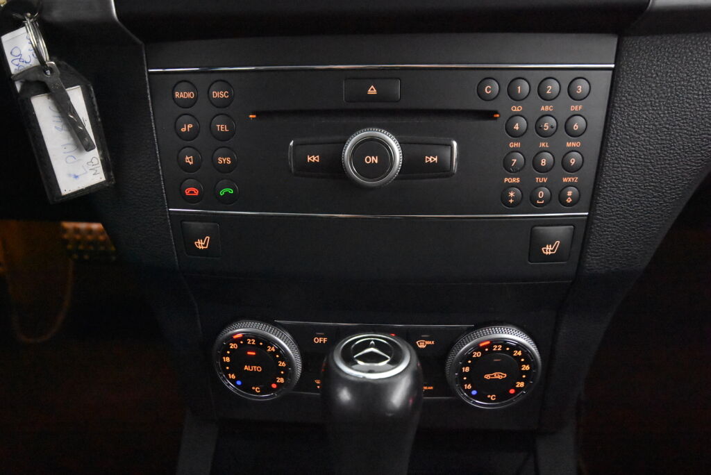 Mercedes-Benz GLK 2008 320 CDI 4Matic A Business / Harman Kardon / Koukku / Huollettu 332tkm