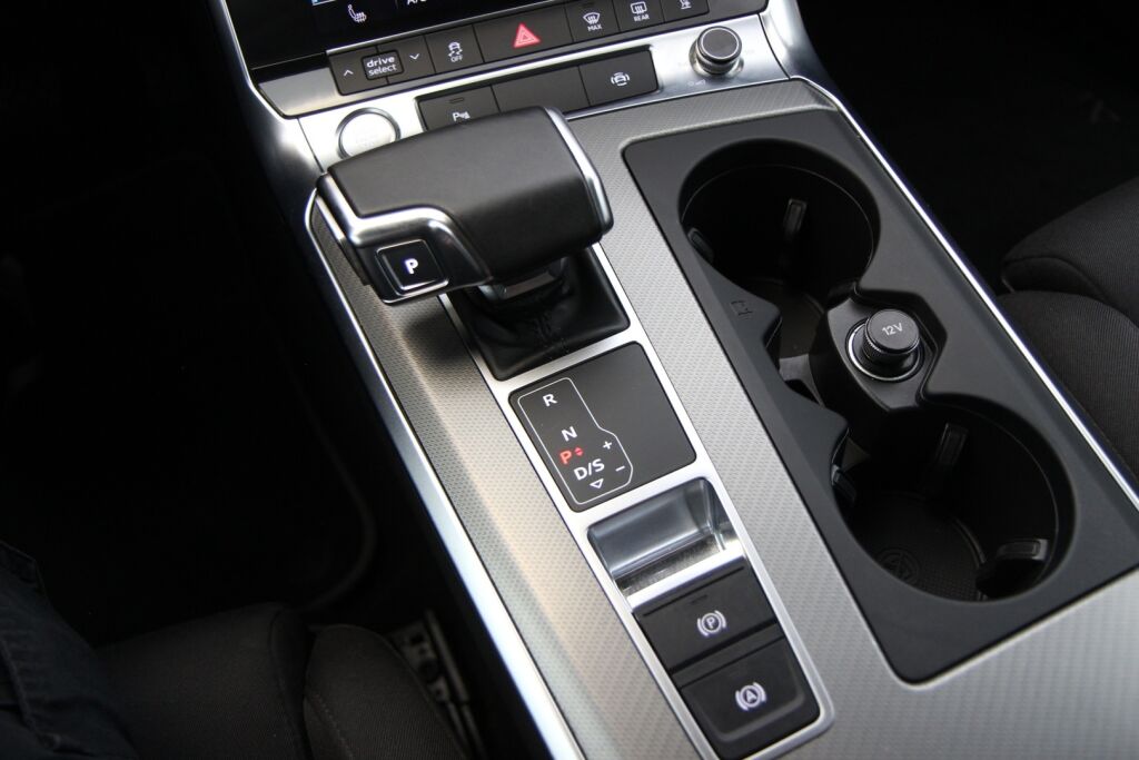 Audi A6 2020 Avant Business 40 TDI MHEV quattro S tronic / Koukku / Navi / ACC / Webasto