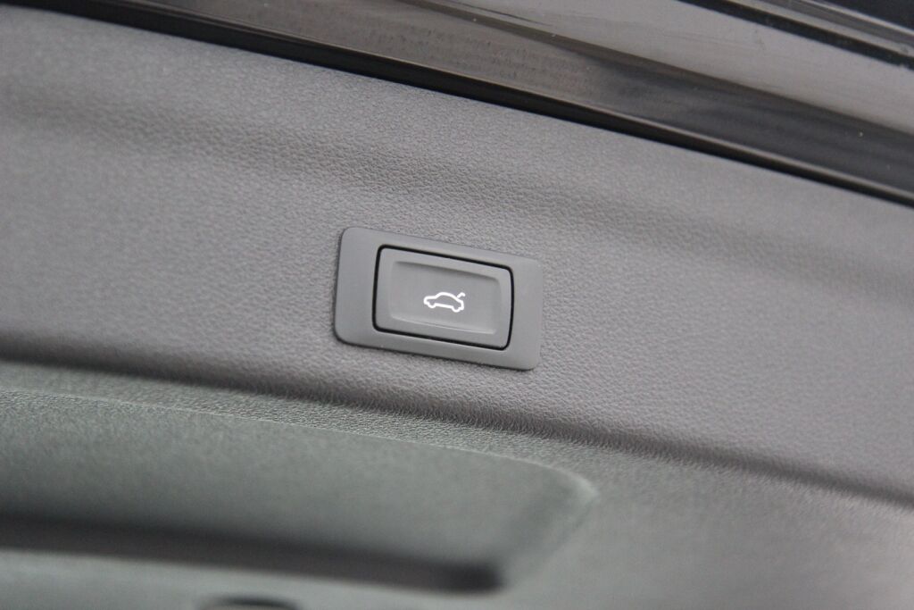 Audi A6 2020 Avant Business 40 TDI MHEV quattro S tronic / Koukku / Navi / ACC / Webasto