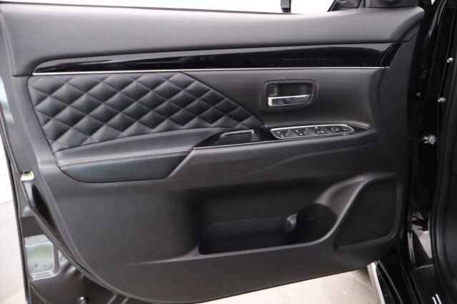 Mitsubishi Outlander PHEV 2020 Outlander PHEV X 4WD 5P Nahat / Koukku / Apple Car Play / 360 Kamera / Keyless Go