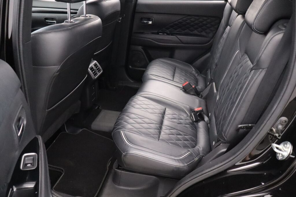Mitsubishi Outlander PHEV 2020 Outlander PHEV X 4WD 5P Nahat / Koukku / Apple Car Play / 360 Kamera / Keyless Go
