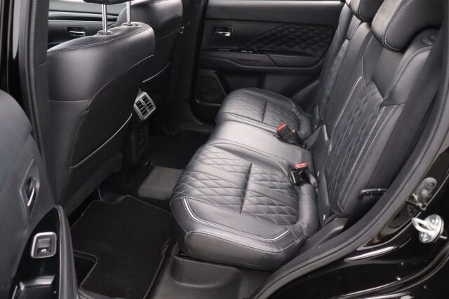 Mitsubishi Outlander PHEV 2020 Outlander PHEV X 4WD 5P Nahat / Koukku / Apple Car Play / 360 Kamera / Keyless Go