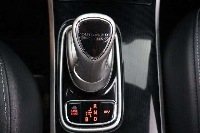 Mitsubishi Outlander PHEV 2020 Outlander PHEV X 4WD 5P Nahat / Koukku / Apple Car Play / 360 Kamera / Keyless Go