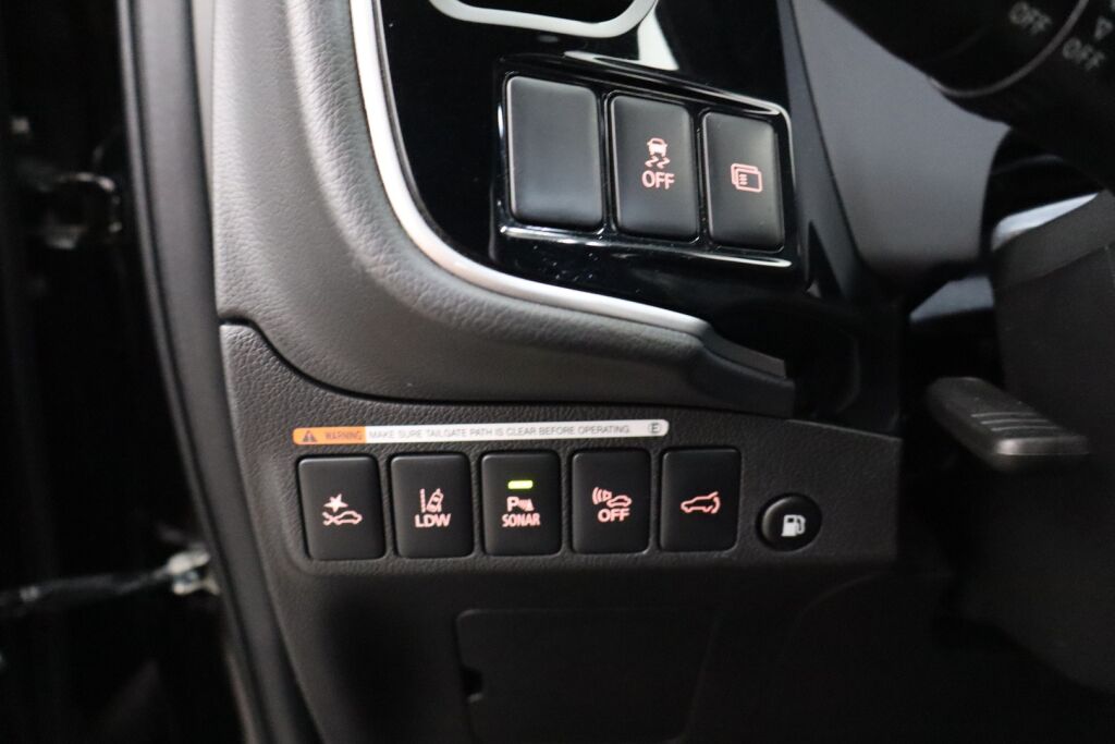 Mitsubishi Outlander PHEV 2020 Outlander PHEV X 4WD 5P Nahat / Koukku / Apple Car Play / 360 Kamera / Keyless Go
