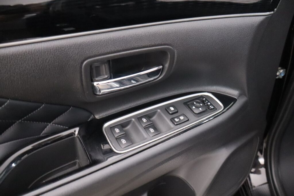 Mitsubishi Outlander PHEV 2020 Outlander PHEV X 4WD 5P Nahat / Koukku / Apple Car Play / 360 Kamera / Keyless Go