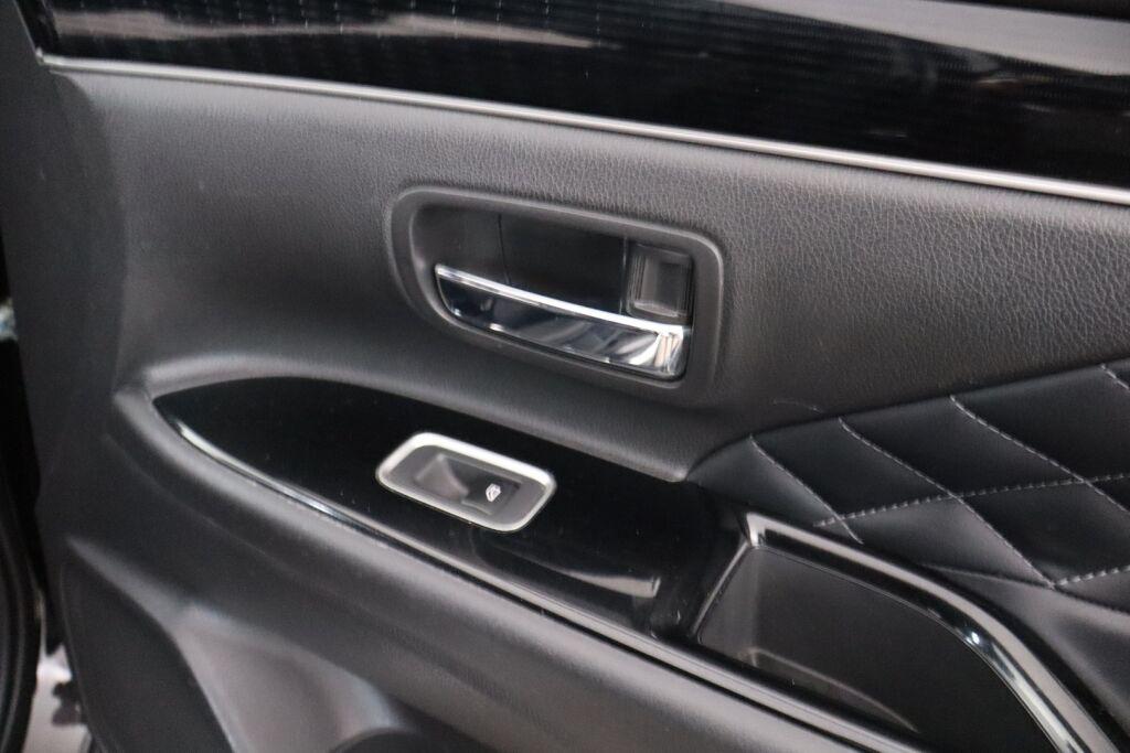 Mitsubishi Outlander PHEV 2020 Outlander PHEV X 4WD 5P Nahat / Koukku / Apple Car Play / 360 Kamera / Keyless Go