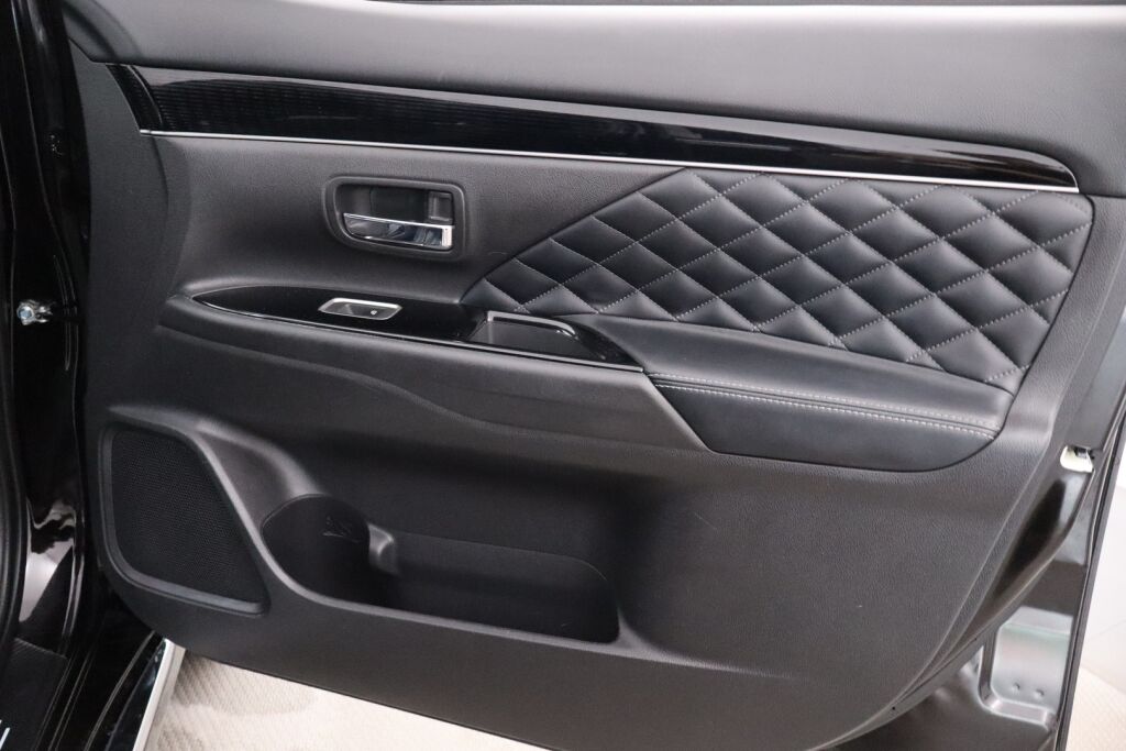 Mitsubishi Outlander PHEV 2020 Outlander PHEV X 4WD 5P Nahat / Koukku / Apple Car Play / 360 Kamera / Keyless Go