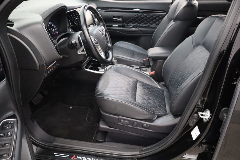 Mitsubishi Outlander PHEV 2020 Outlander PHEV X 4WD 5P Nahat / Koukku / Apple Car Play / 360 Kamera / Keyless Go