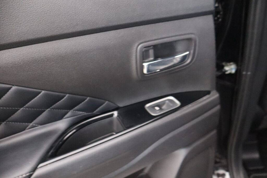 Mitsubishi Outlander PHEV 2020 Outlander PHEV X 4WD 5P Nahat / Koukku / Apple Car Play / 360 Kamera / Keyless Go