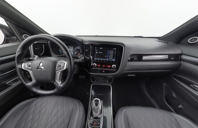 Mitsubishi Outlander PHEV 2020 Outlander PHEV X 4WD 5P Nahat / Koukku / Apple Car Play / 360 Kamera / Keyless Go