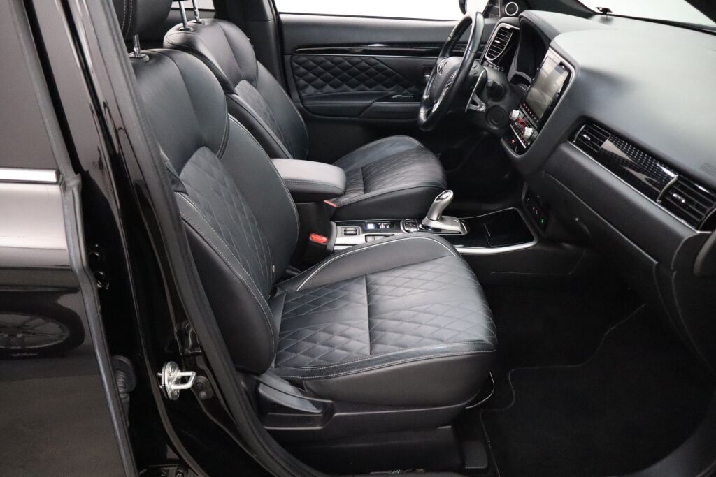Mitsubishi Outlander PHEV 2020 Outlander PHEV X 4WD 5P Nahat / Koukku / Apple Car Play / 360 Kamera / Keyless Go
