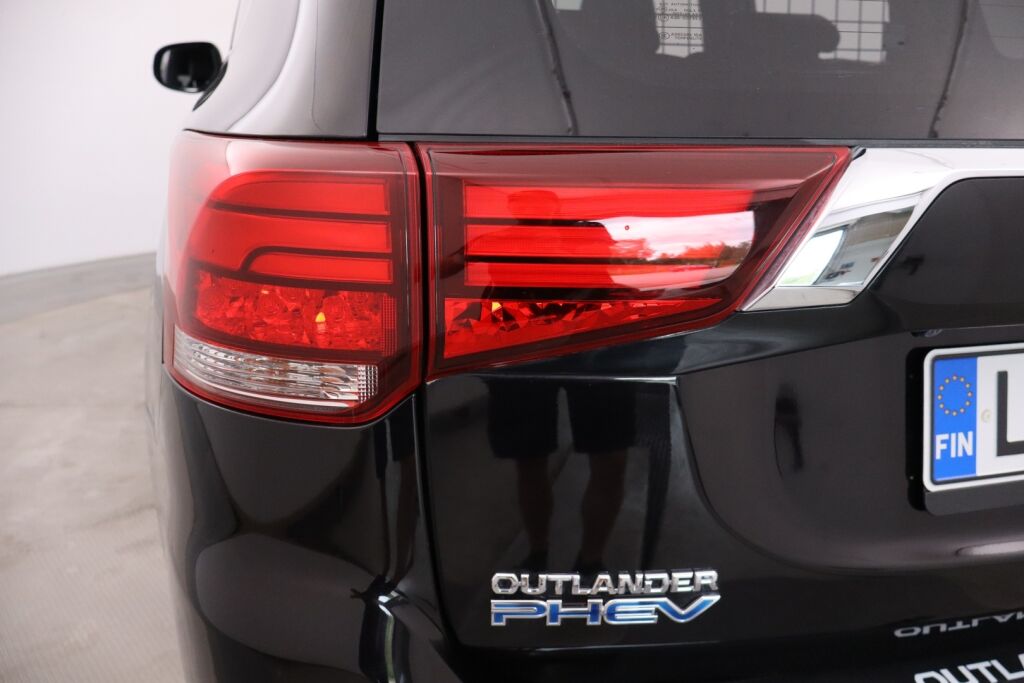 Mitsubishi Outlander PHEV 2020 Outlander PHEV X 4WD 5P Nahat / Koukku / Apple Car Play / 360 Kamera / Keyless Go