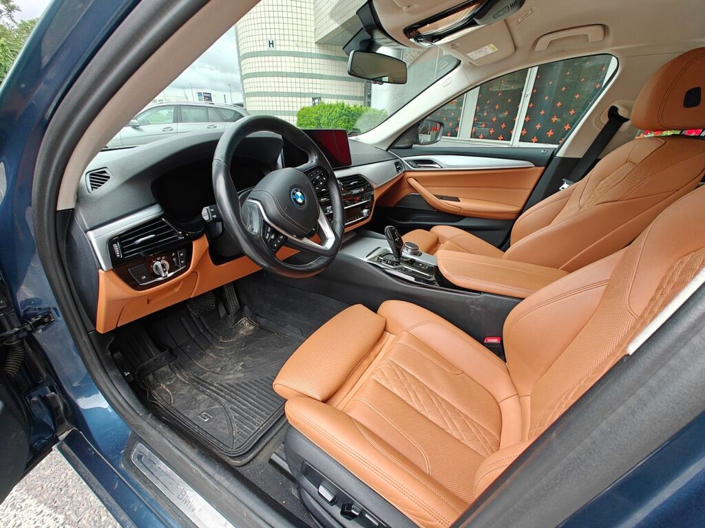 BMW 530 2023 G31 Touring 530e xDrive A Charged Edition / Harman Kardon / Comfort Access / Led-ajovalot / Urheiluistuimet