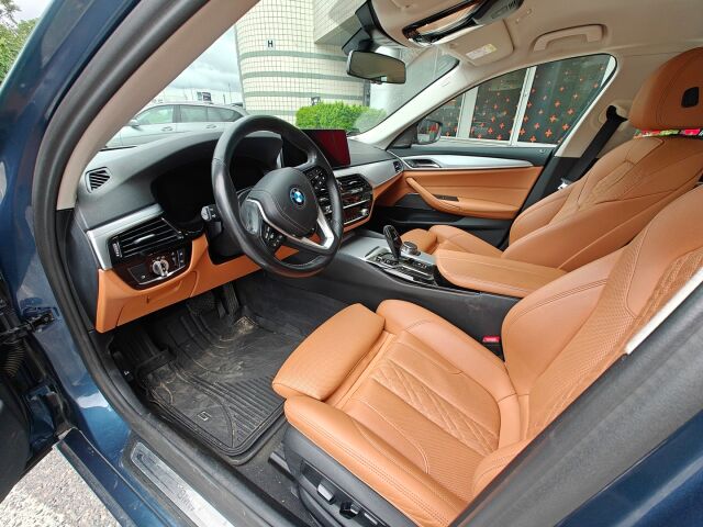 BMW 530 2023 G31 Touring 530e xDrive A Charged Edition / Harman Kardon / Comfort Access / Led-ajovalot / Urheiluistuimet