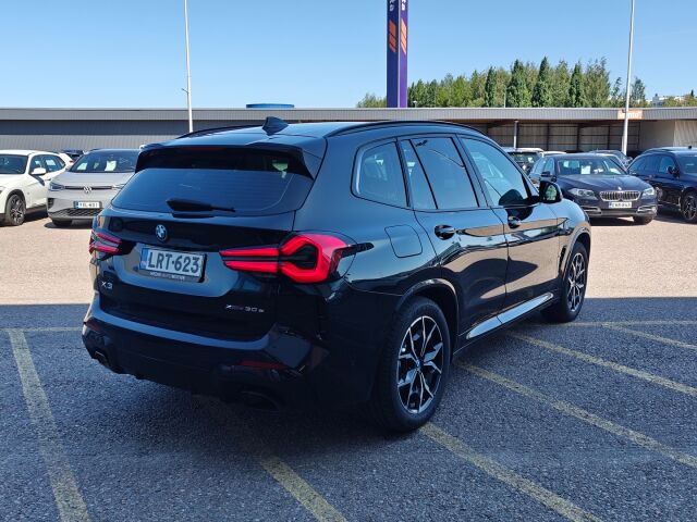BMW X3 2023 G01 xDrive 30e A Charged Edition M Sport / Suomiauto / 1.om / Sähkökoukku / Adapt.vakkari / Nahat / Keyless Go / LEDit