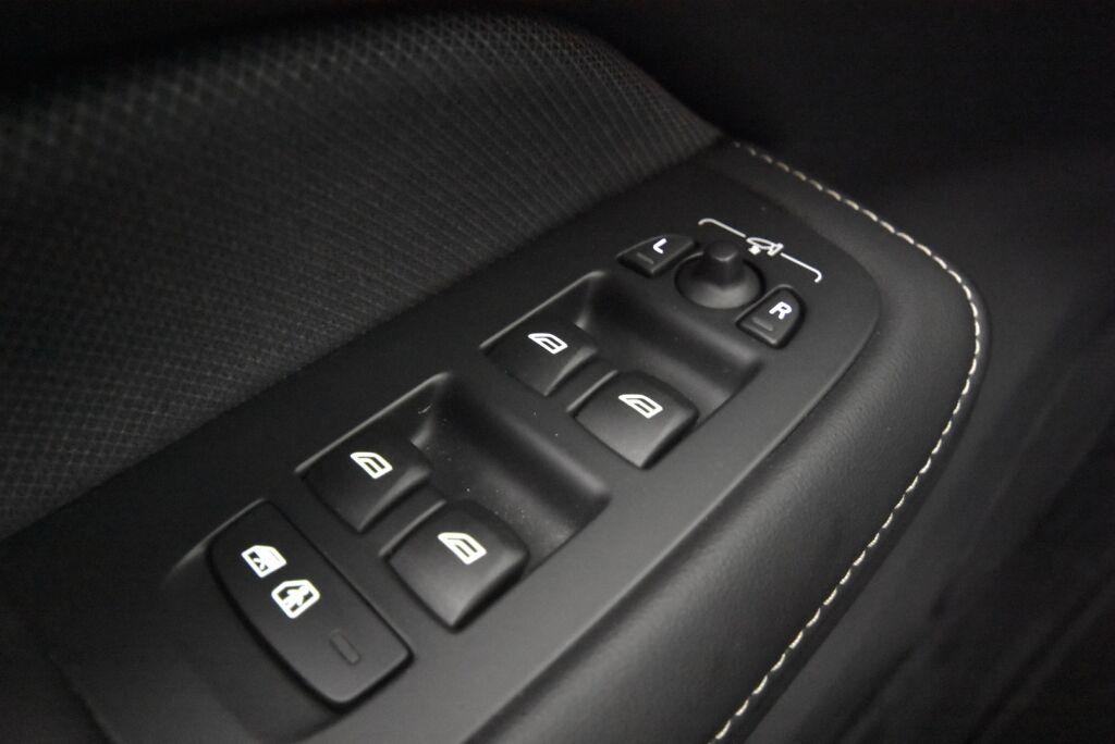 Volvo V60 2023 T8 AWD Long Range High Performance Plus Dark aut / P.kamera / Koukku / 1 om. Suomiauto - RAHOITUS TÄHÄN AUTOON VAIN 3.99% - 
