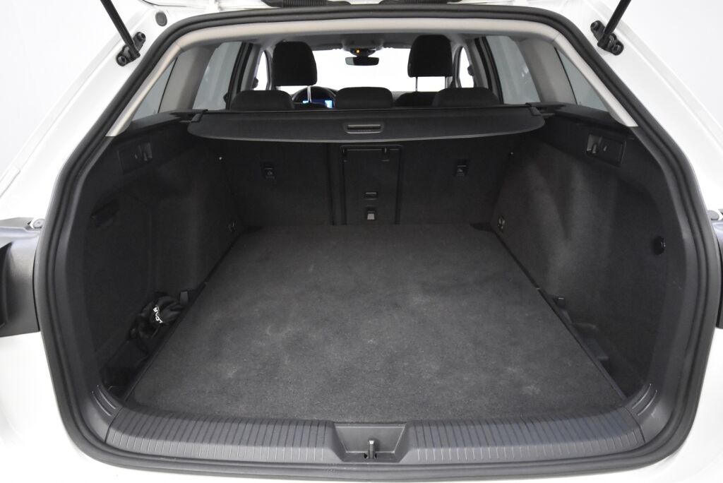 Volkswagen Golf 2022 Variant Comfort 1,5 TGI 96 kW DSG-automaatti / ACC / Webasto / LED / Tutkat / Kaistavahti / CarPlay