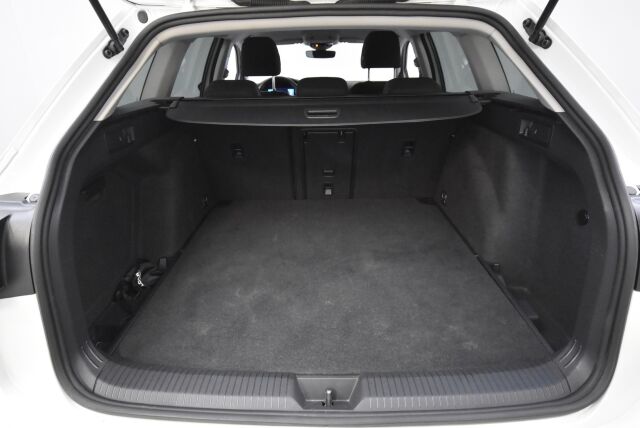Volkswagen Golf 2022 Variant Comfort 1,5 TGI 96 kW DSG-automaatti / ACC / Webasto / LED / Tutkat / Kaistavahti / CarPlay